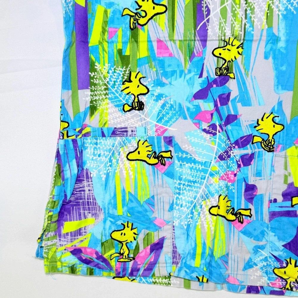PEANUTS‎ Woodstock Cartoon Print Scrub Top Size XS V-Neck Pockets